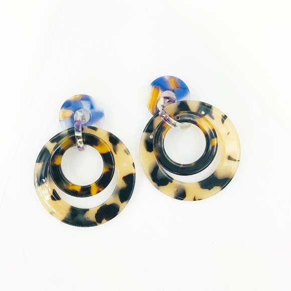 CLOSET REHAB Jewelry - Banded Hoop Earrings in Purple and Tortoise